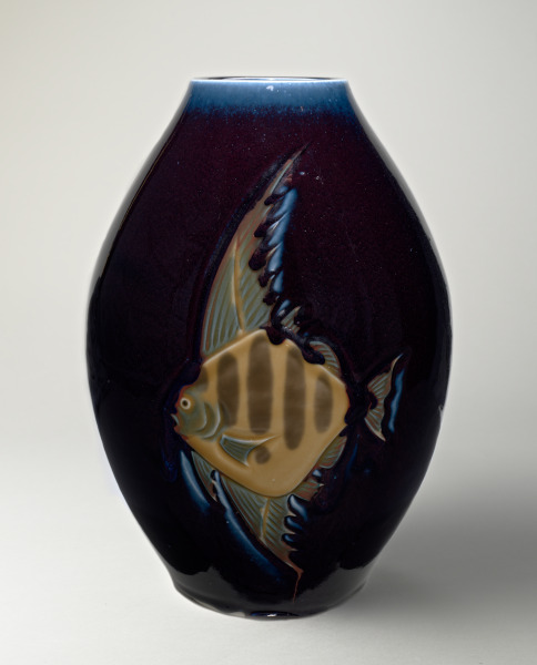 Barrel-shaped Vase with High-Relief Fish Design - Image 2