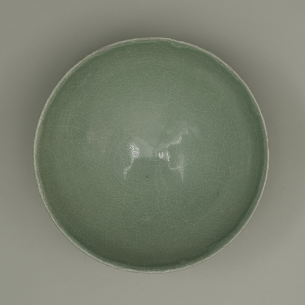 Bowl Decorated with Carved Petals - Image 4