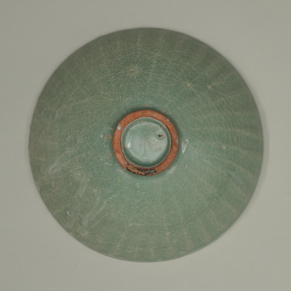 Bowl Decorated with Carved Petals - Image 3