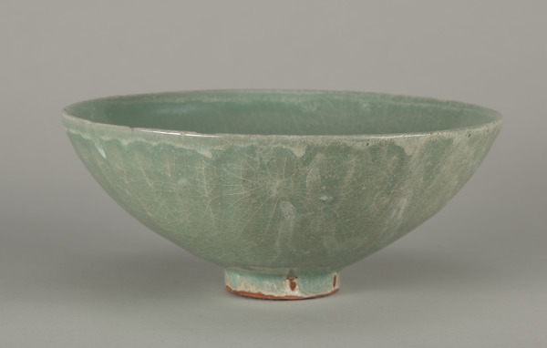 Bowl Decorated with Carved Petals - Image 2