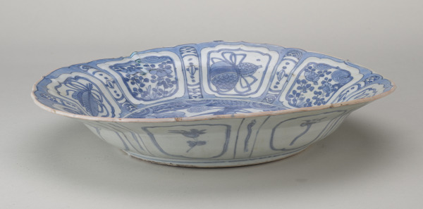 Large Dish Decorated with a Grasshopper on a Rock - Image 3