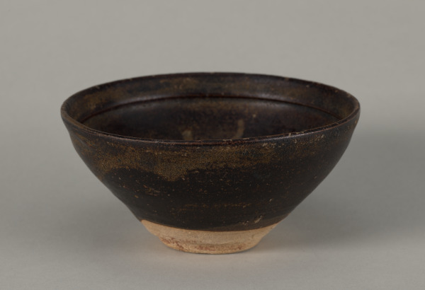 Bowl Decorated with Plum Branch and Crescent Moon - Image 3