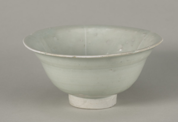 Qingbai Lobed Bowl with Flaring Side - Image 2