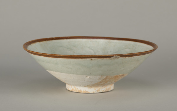 Bowl with Faux-Metal Rim and Carved Flower Design - Image 5
