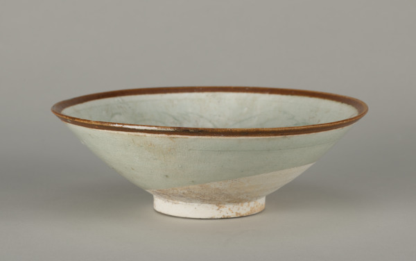 Bowl with Faux-Metal Rim and Carved Flower Design - Image 4