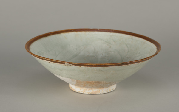 Bowl with Faux-Metal Rim and Carved Flower Design - Image 2