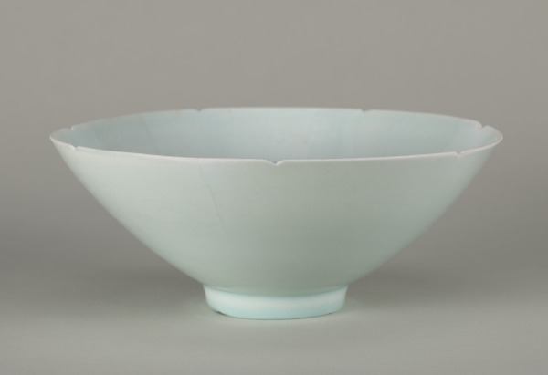 Bowl with Foliate Rim and Three Boys Motif - Image 2