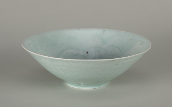Bowl with Carved Flower and Leaves Design - Image 2