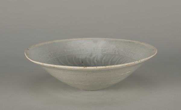 Bowl with Molded Flower at Center and Wavy Lines on Inside - Image 3