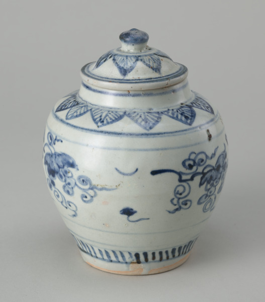 Covered Jar Decorated with Grape Vine - Image 4