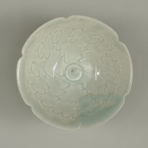 Qingbai Bowl with Notched Rim and Carved Scalloped Wave Pattern