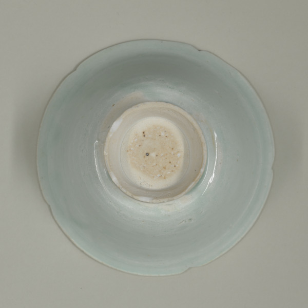 Qingbai Lobed Bowl with Flaring Side - Image 4