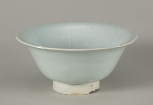 Qingbai Lobed Bowl with Flaring Side - Image 3
