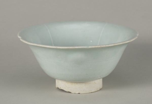Qingbai Lobed Bowl with Flaring Side - Image 2