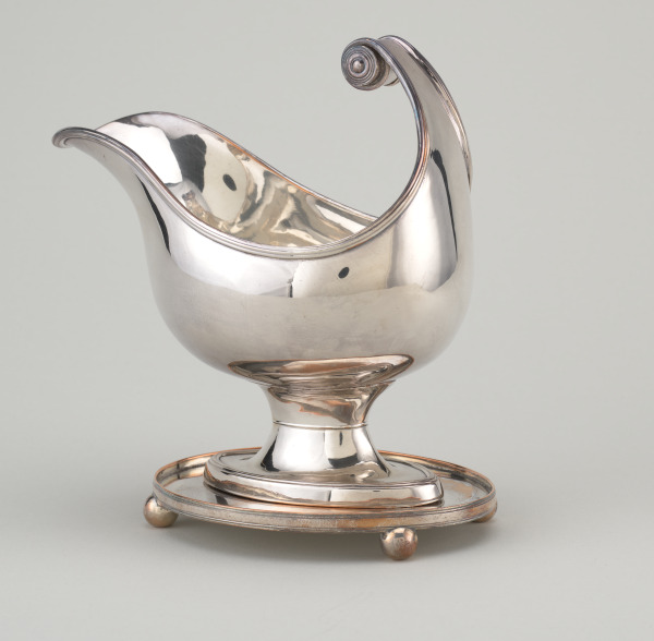 Sauceboat with Stand - Image 9