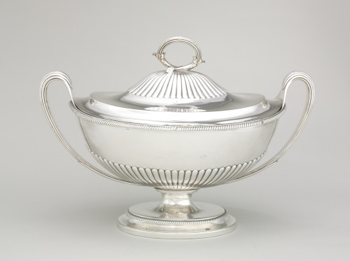 Covered Soup Tureen - Image 4