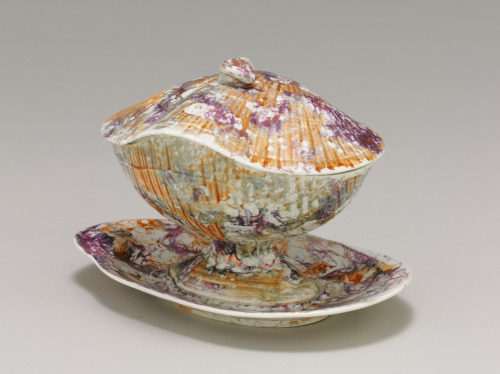 Covered Sauce Tureen with Stand - Image 2