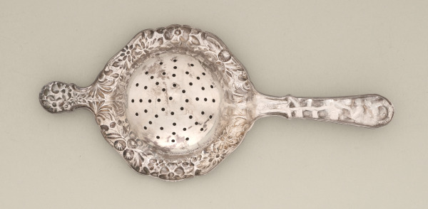 “Repousse” Tea Strainer - Image 2