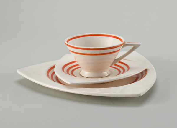 "TRICORNE" PLATE