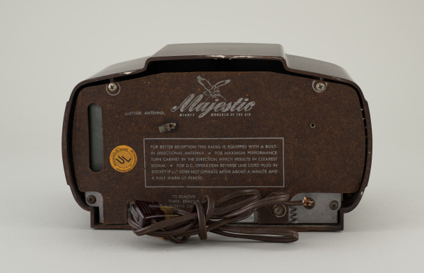 ‘Mighty Monarch of the Air’ Table Radio - Image 5