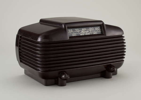 ‘Mighty Monarch of the Air’ Table Radio - Image 2