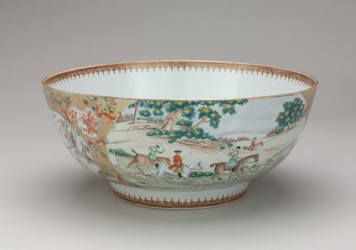 English Market Punch Bowl Decorated with Hunting Scenes - Image 8