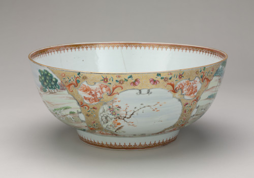 English Market Punch Bowl Decorated with Hunting Scenes - Image 7