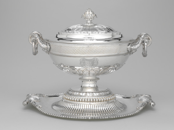 Covered Soup Tureen, Liner & Stand - Image 4