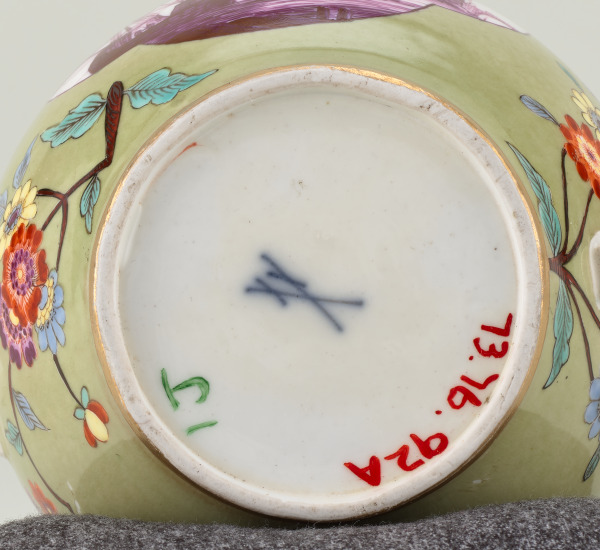 Covered Teapot - Image 12