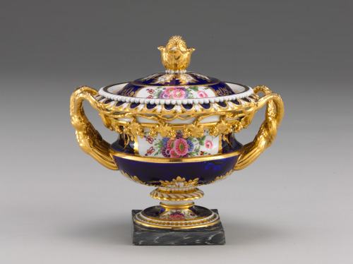 Sauce Tureen and Cover - Image 2