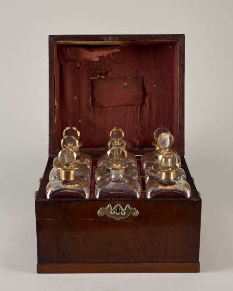 Decanter Case with Bottles and Cordials - Image 8