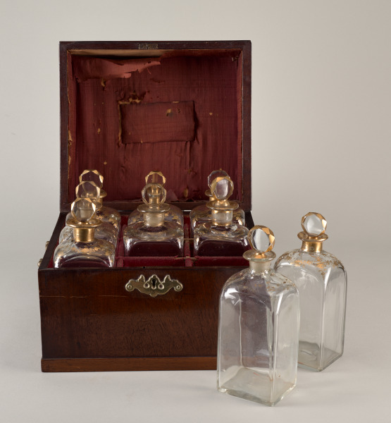 Decanter Case with Bottles and Cordials - Image 15