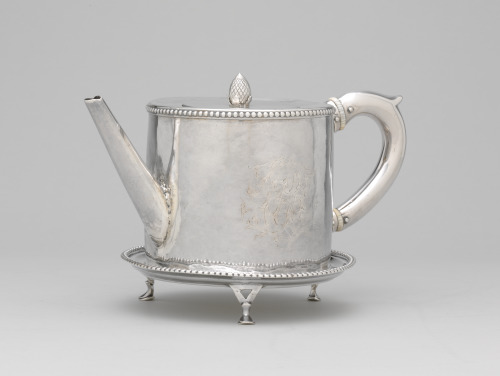Teapot with Stand - Image 13