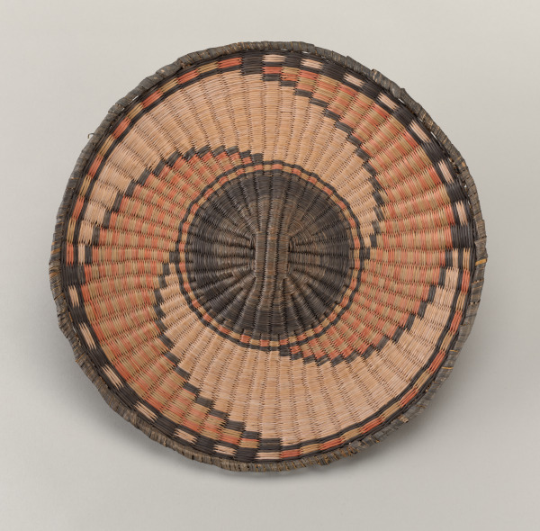 Plaque with whirlwind design - Image 11