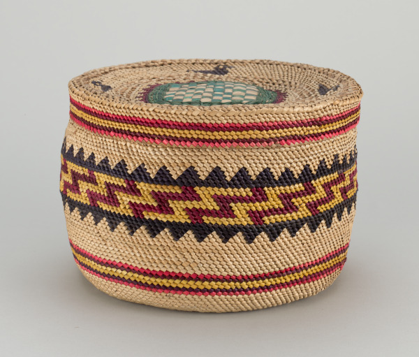 LIDDED BASKET WITH STEP DESIGNS