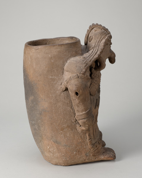 Effigy vessel of standing dignitary - Image 3