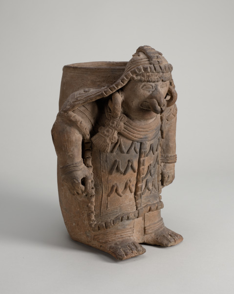Effigy vessel of standing dignitary - Image 7