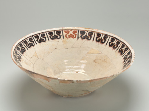 Large Bowl with Scroll Border - Image 9
