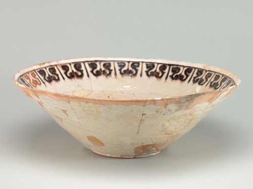 Large Bowl with Scroll Border - Image 7