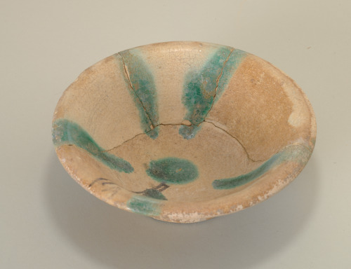 Bowl with Kufic Inscription and Stripes - Image 3