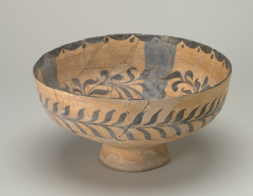 Bowl Decorated with Waterweeds and Cross Design - Image 4