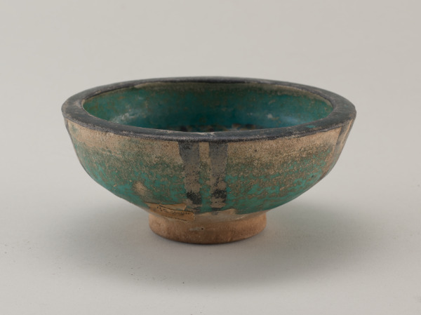 Small Bowl Decorated with Pseudo-Kufic Script - Image 11