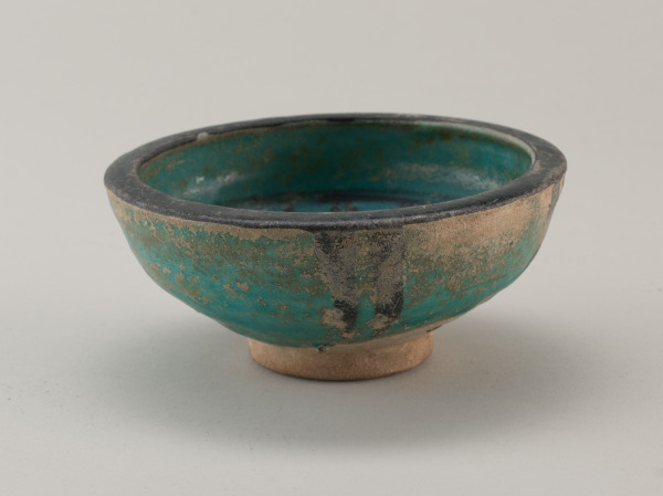 Small Bowl Decorated with Pseudo-Kufic Script - Image 5
