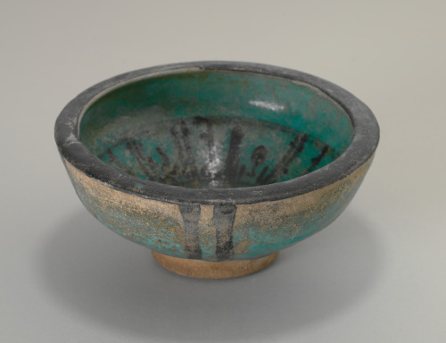 Small Bowl Decorated with Pseudo-Kufic Script - Image 10