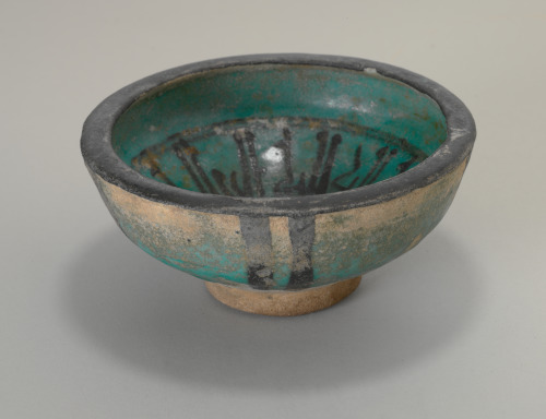 Small Bowl Decorated with Pseudo-Kufic Script - Image 6