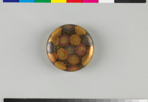 Cosmetic Box Decorated with Plum Blossoms - Image 4