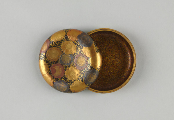 Cosmetic Box Decorated with Plum Blossoms - Image 2