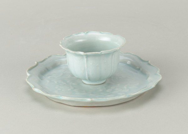 Qingbai-Ware Foliate-Form Cup and Stand - Image 4