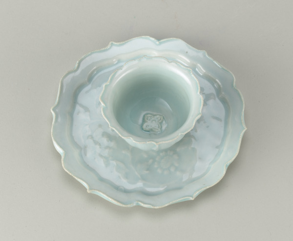 Qingbai-Ware Foliate-Form Cup and Stand - Image 2