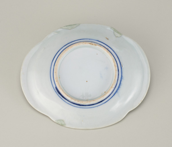 Lobed Dish Decorated with European Sailing Ships - Image 2